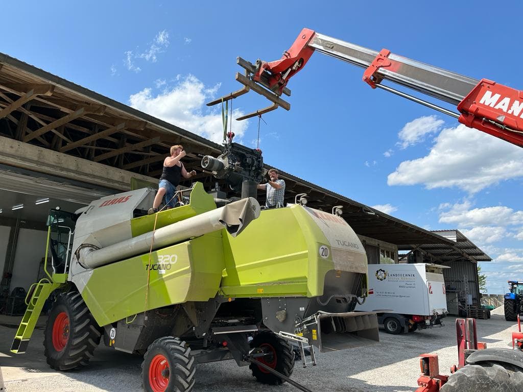 Landtechnik Königer Team bei der Arbeit